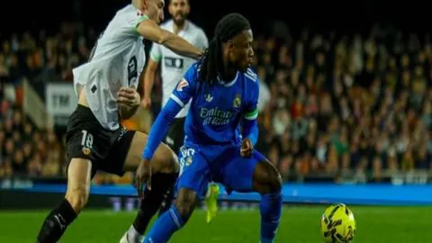 曼城新后防加盟者表现卓越，传球成功率高达98%，助球队逆境反弹，五战显关键作用